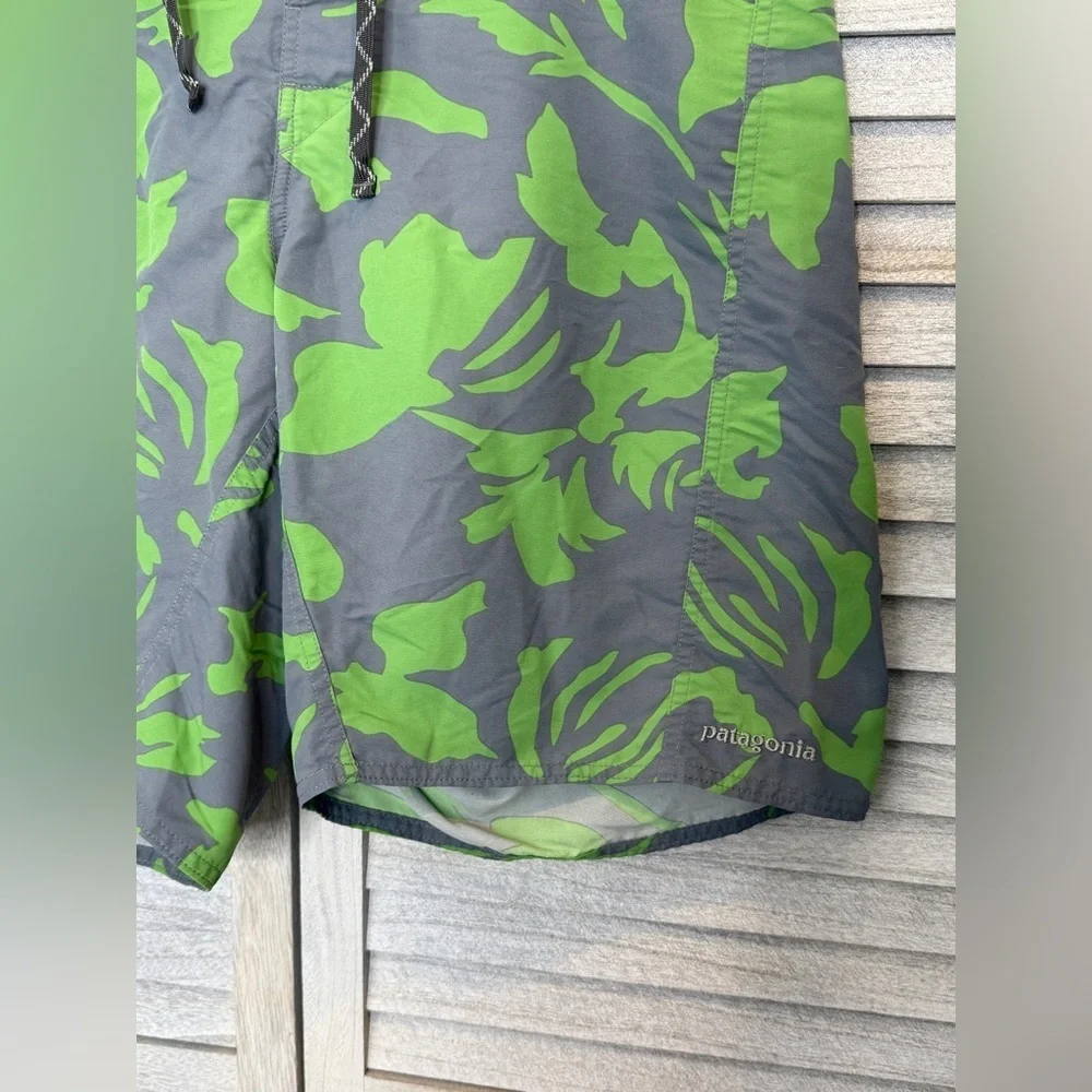 Patagonia Men’s Wavefarer Board Shorts Size 33